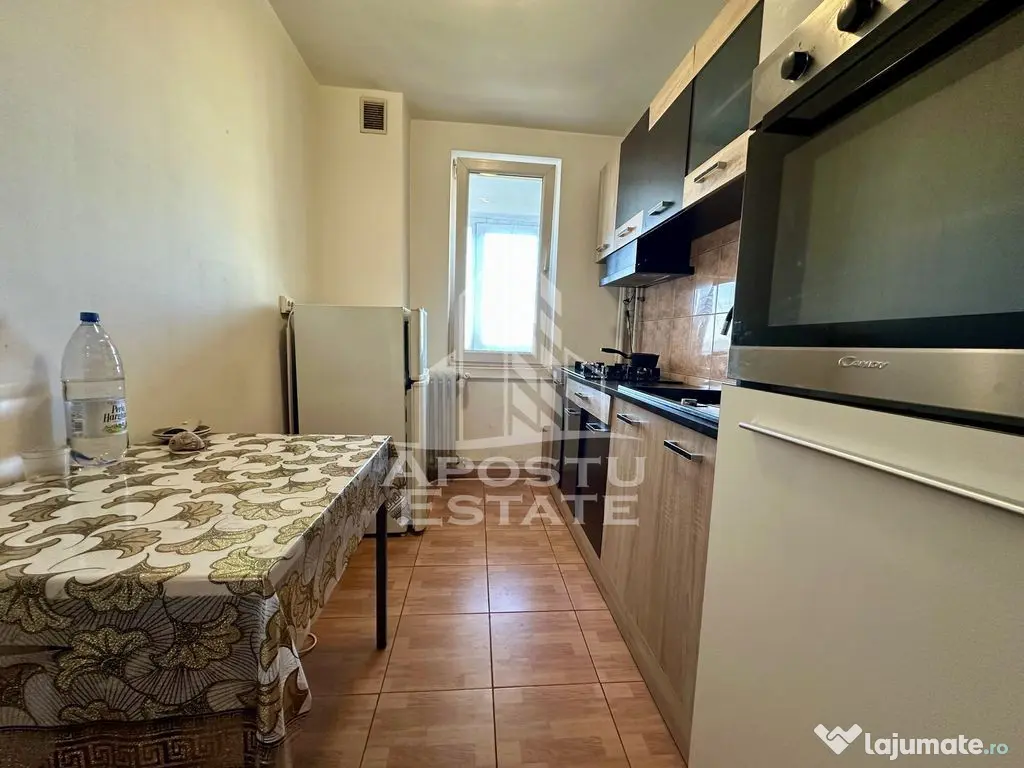 Apartament cu 3 camere, bloc cu lift, zona Sagului 