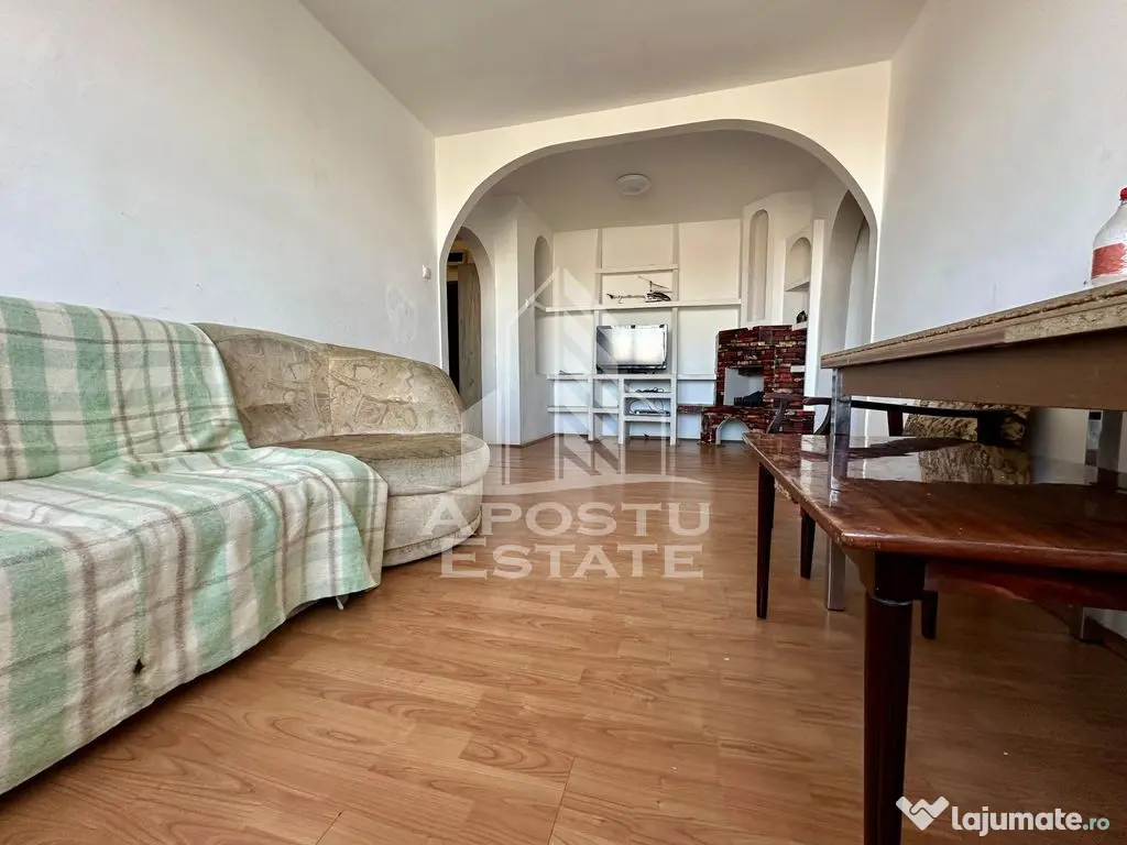 Apartament cu 3 camere, bloc cu lift, zona Sagului 