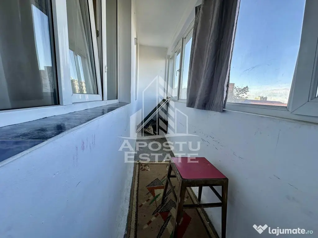 Apartament cu 3 camere, bloc cu lift, zona Sagului 