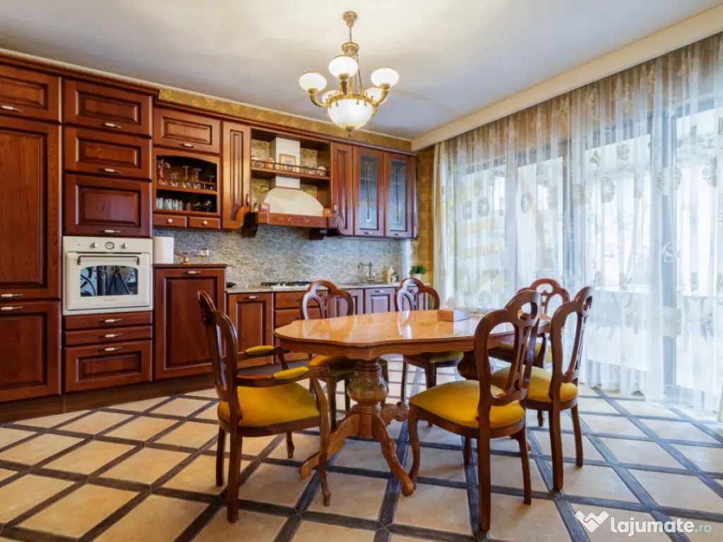 Casa impresionanta - Curte generoasa si Piscina - Otopeni! 