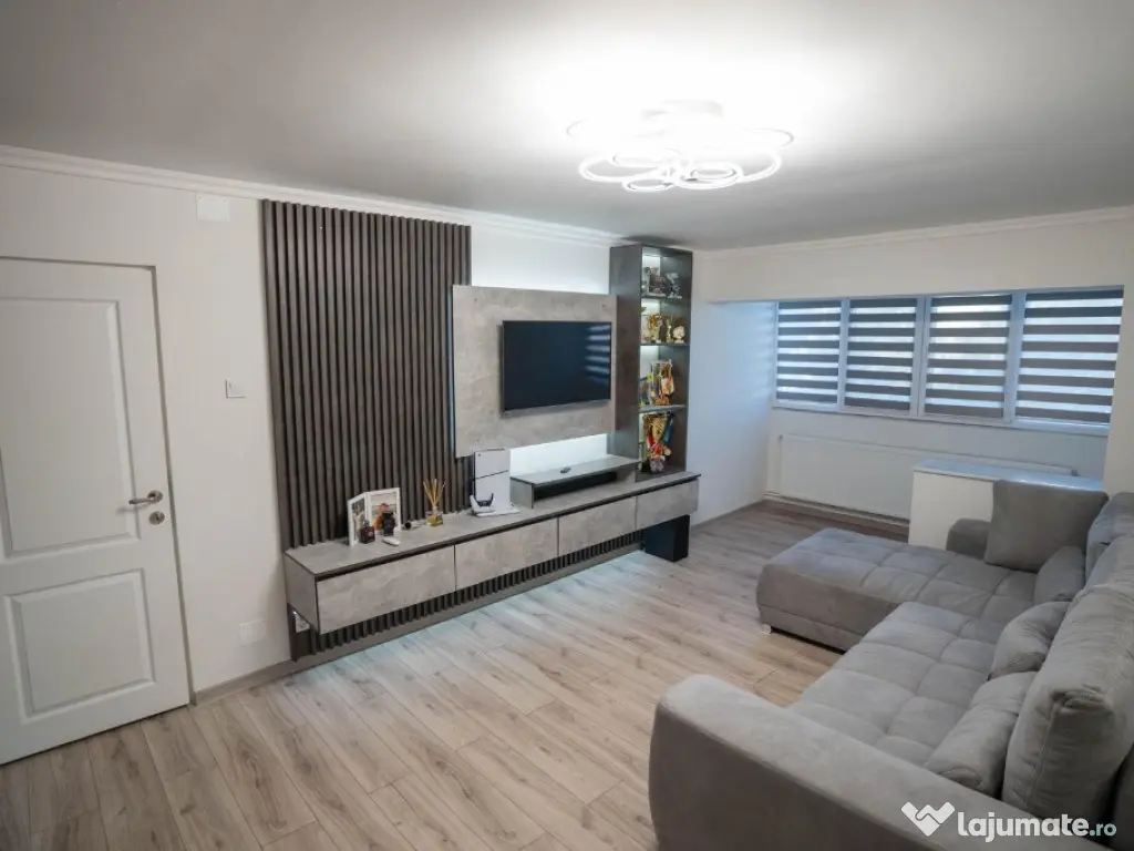 Apartament 2 camere, decomandat,etaj 3, zona centrala