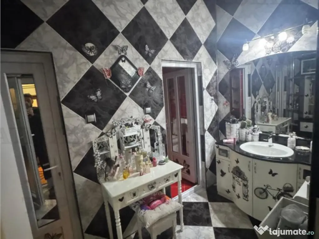 Casa spatioasa si versatila de in Eforie Nord – ideala ... 