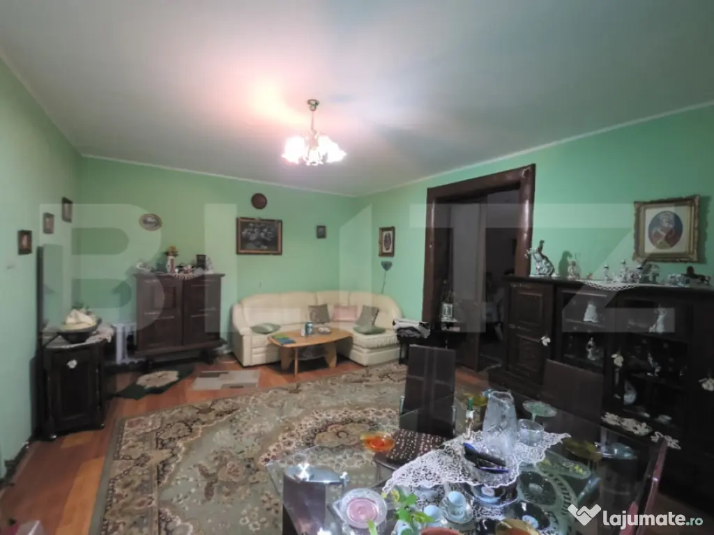 Casa, zona ultracentrala – ideala pentru locuinta sau acti