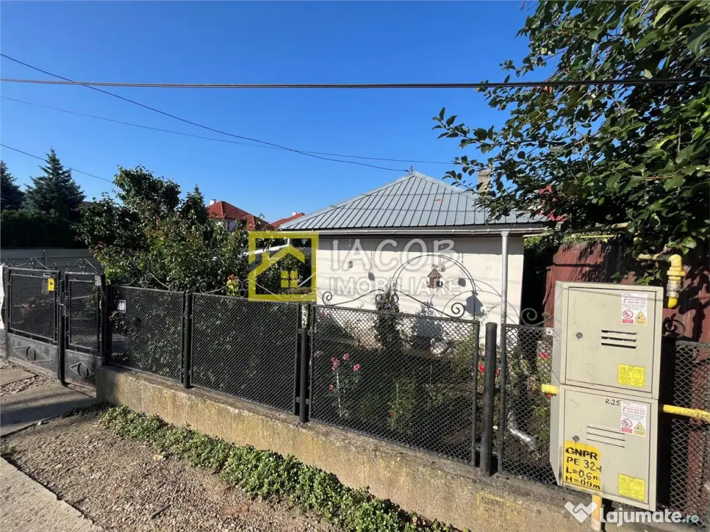 Teren intravilan 1010 mp cu casa batraneasca, magazie, beci, 