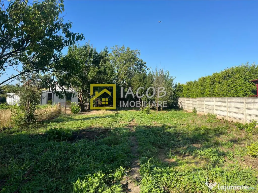 Teren intravilan 1010 mp cu casa batraneasca, magazie, beci, 