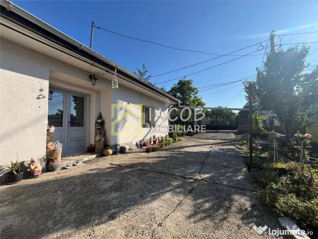Teren intravilan 1010 mp cu casa batraneasca, magazie, beci, 