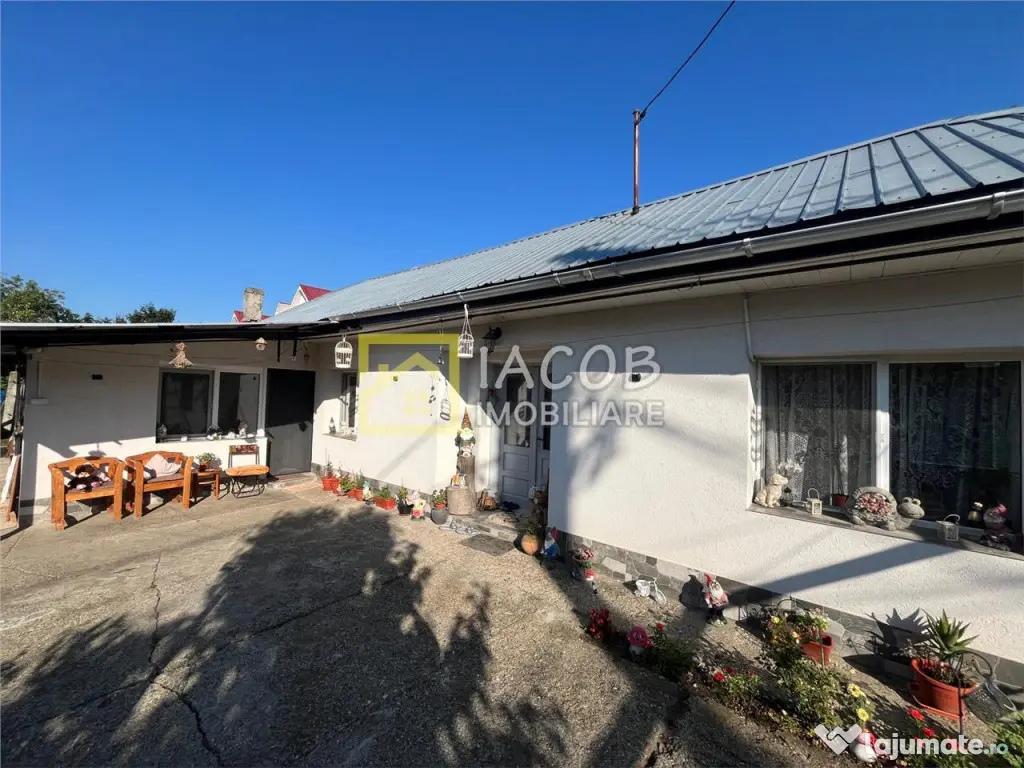 Teren intravilan 1010 mp cu casa batraneasca, magazie, beci, 