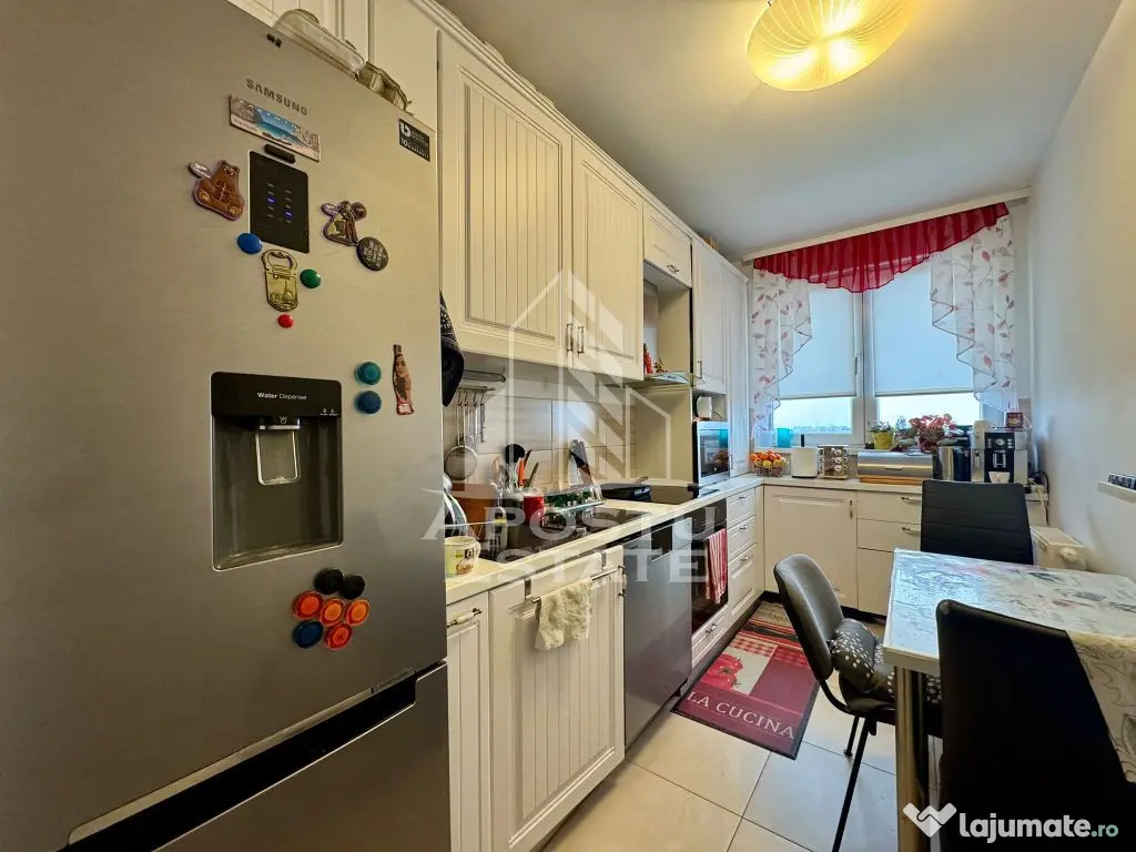 Apartament cu 3 camere, 2 bai, zona Lipovei