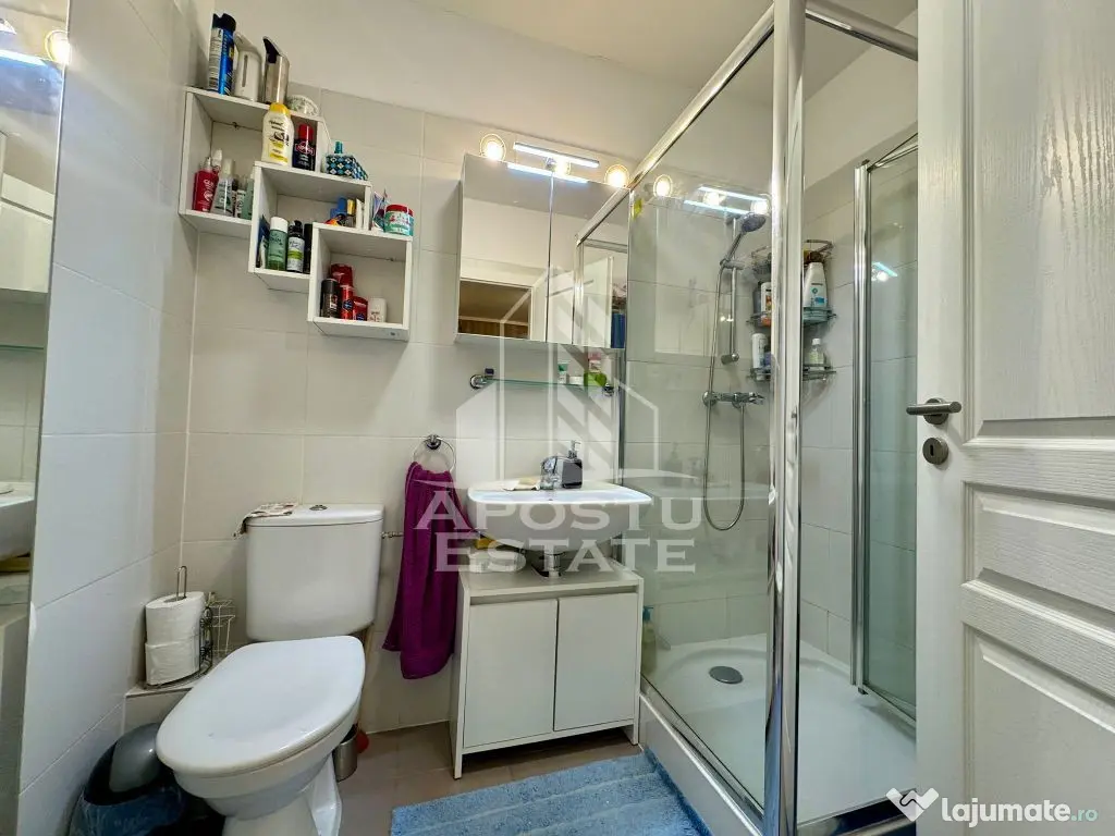 Apartament cu 3 camere, 2 bai, zona Lipovei