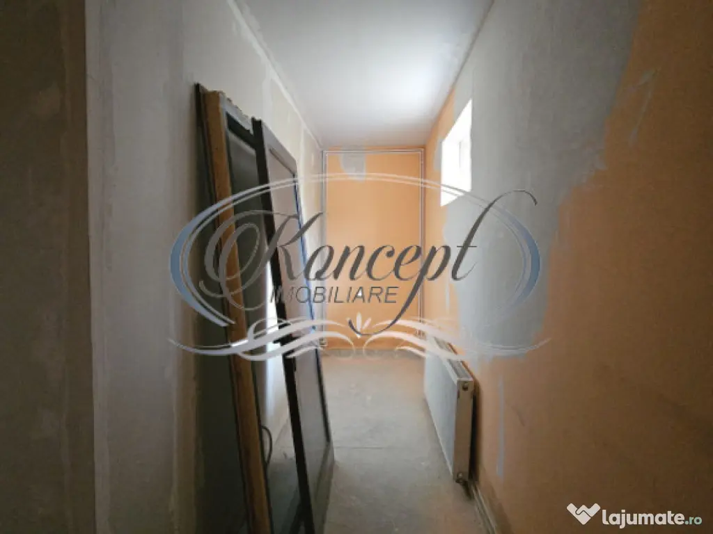 Spatiu comercial cu inaltime mare si curte proprie in Manast 