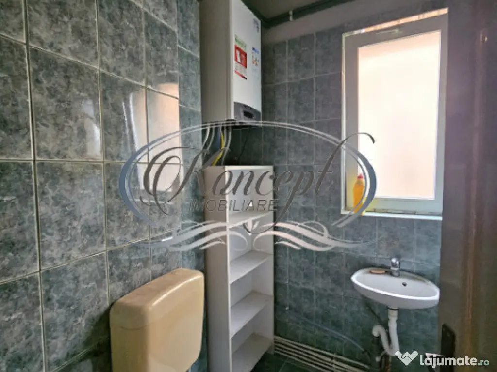 Spatiu comercial cu inaltime mare si curte proprie in Manast 