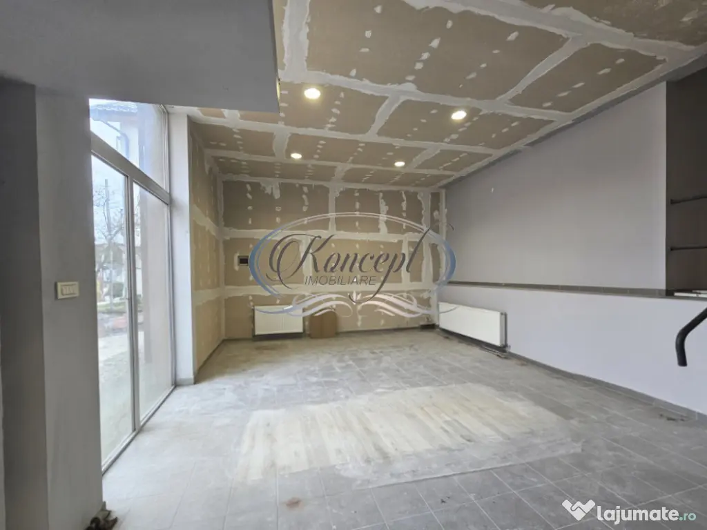 Spatiu comercial cu inaltime mare si curte proprie in Manast 