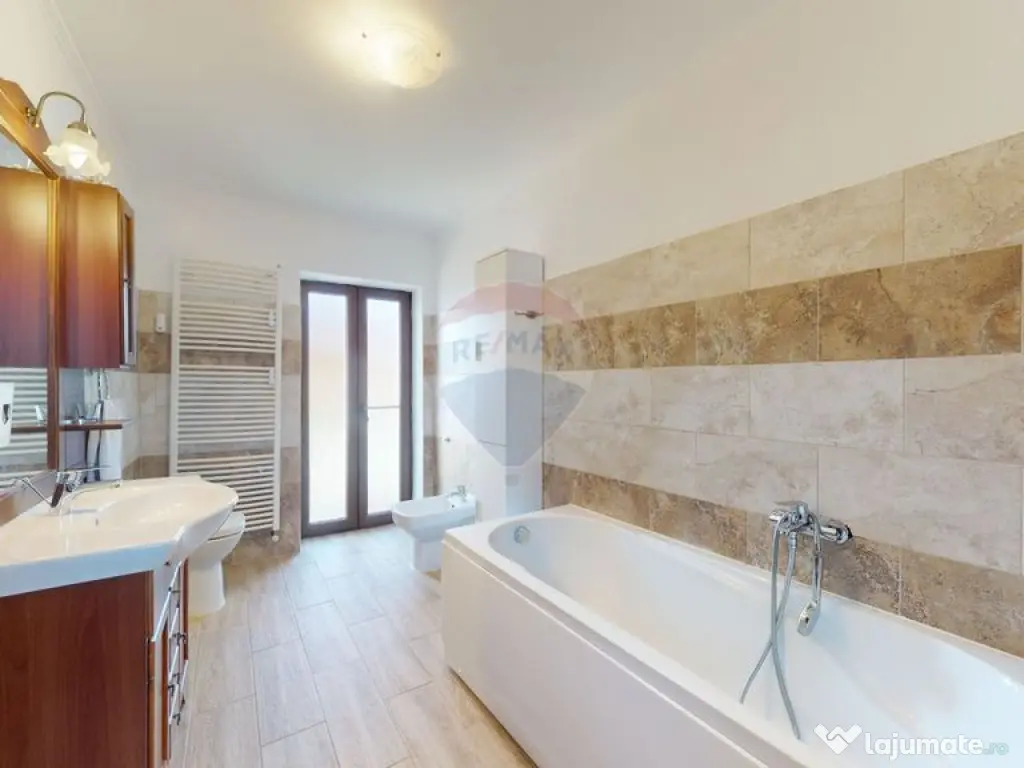 Doua case, 8 camere- oportunitate business - Bod, 2164 mp... 