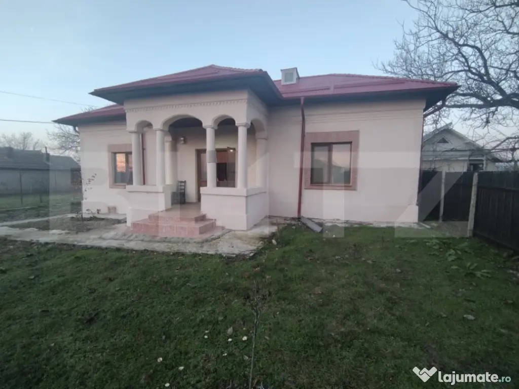 Casa renovata in Piscu Sadovei, 70 mp utili, 2200 mp curte
