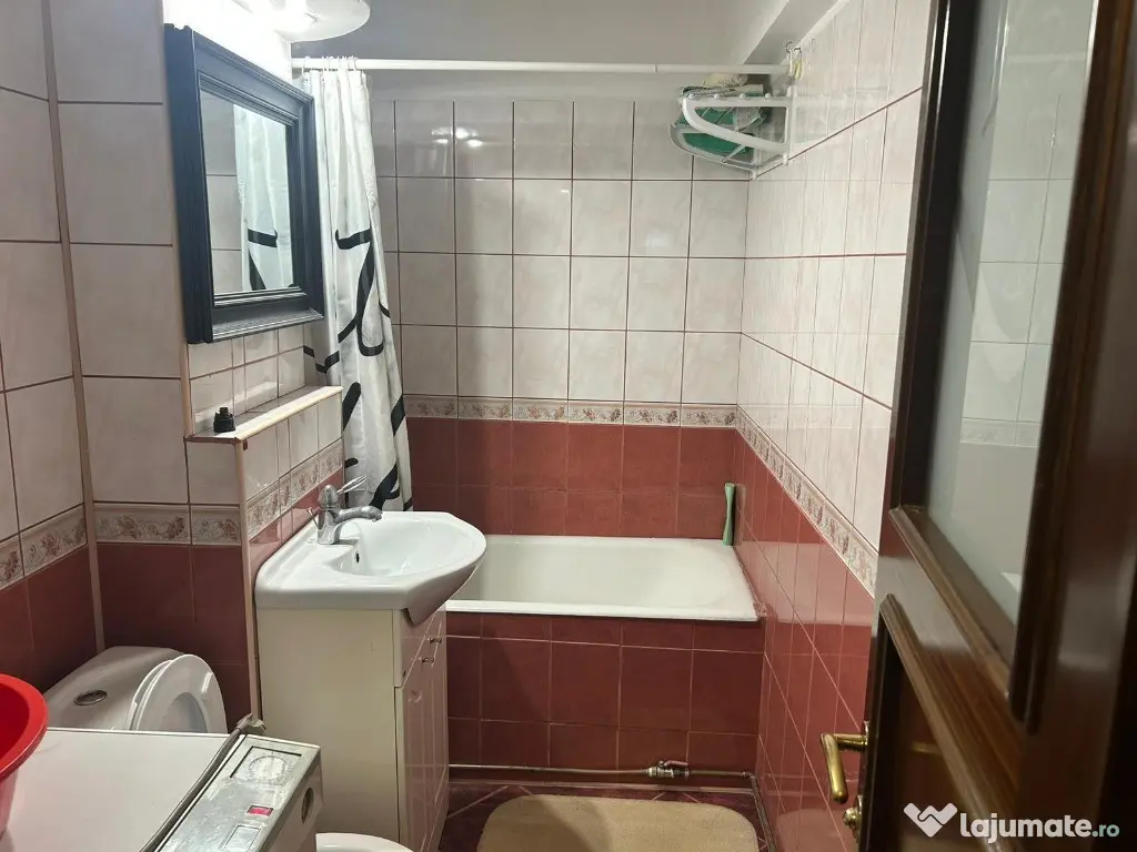 3 camere Gara Bacinshi,etaj intermediar,două băi