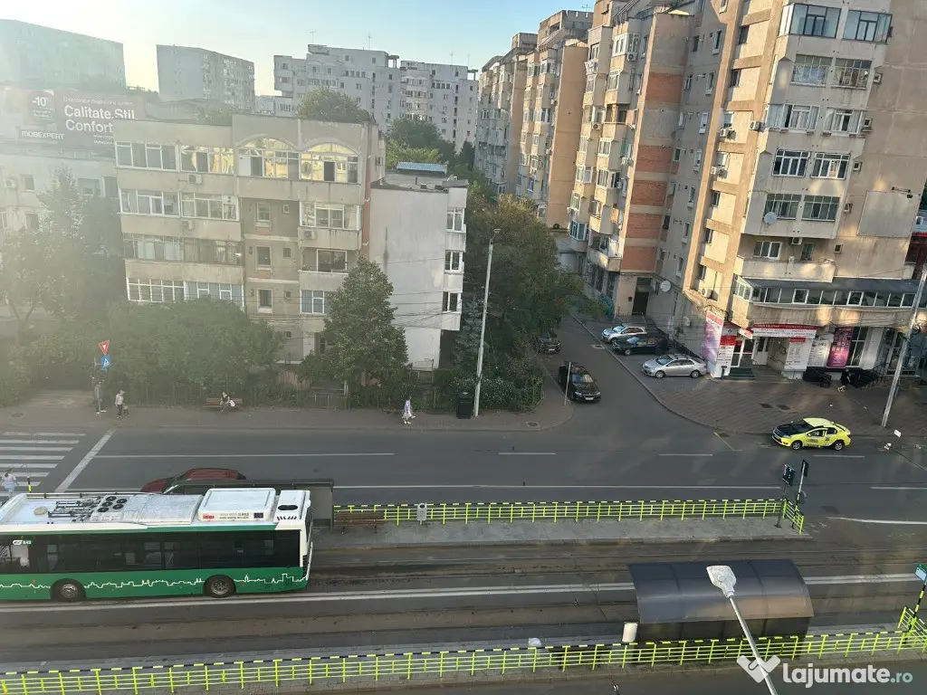 3 camere Gara Bacinshi,etaj intermediar,două băi