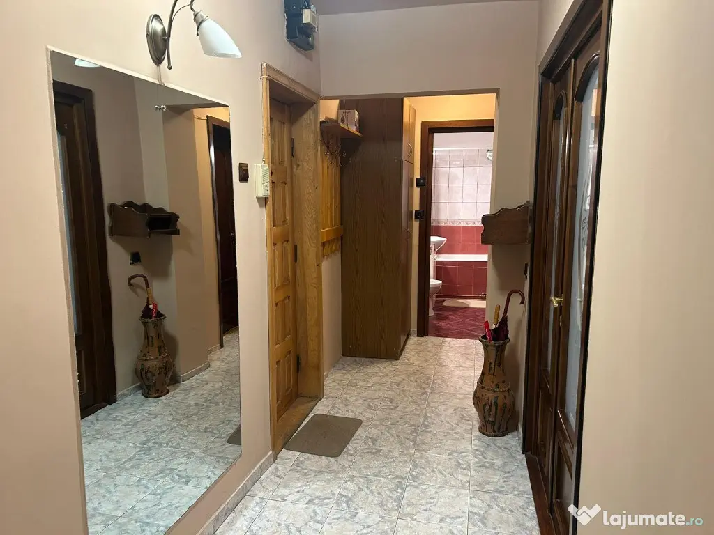 3 camere Gara Bacinshi,etaj intermediar,două băi