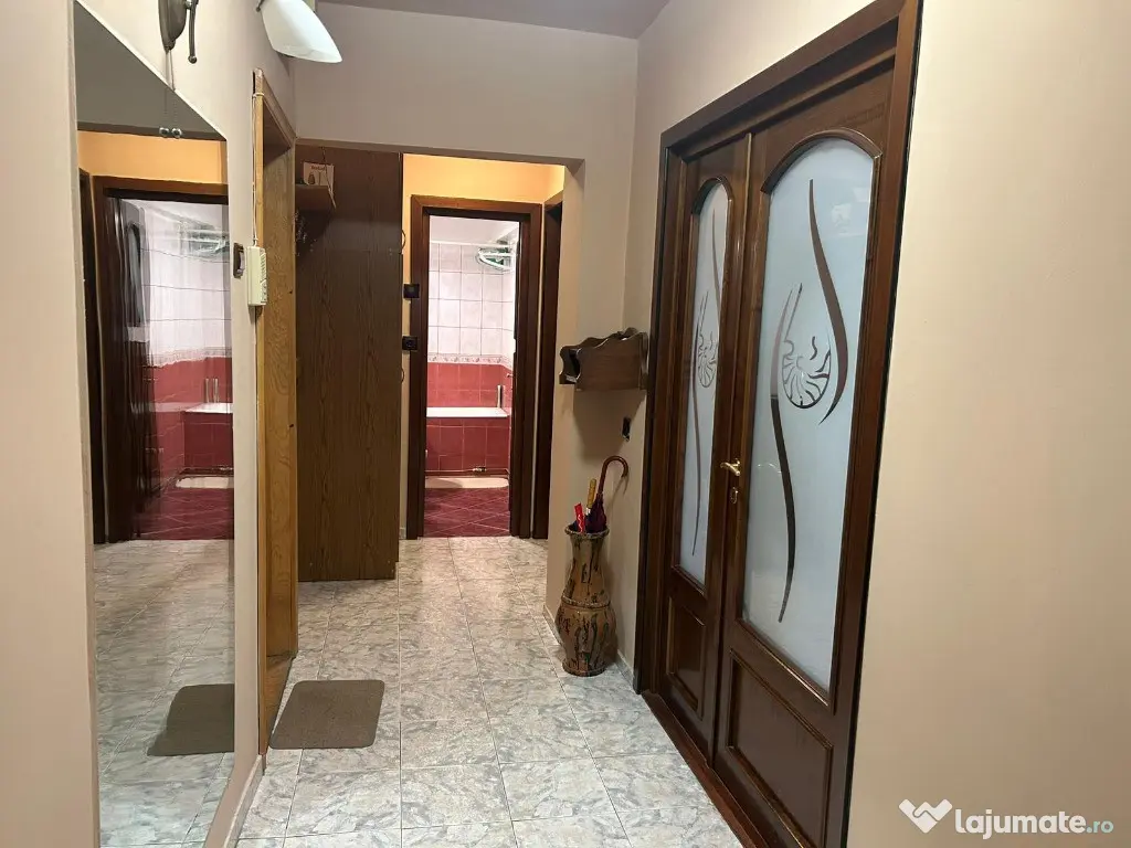 3 camere Gara Bacinshi,etaj intermediar,două băi