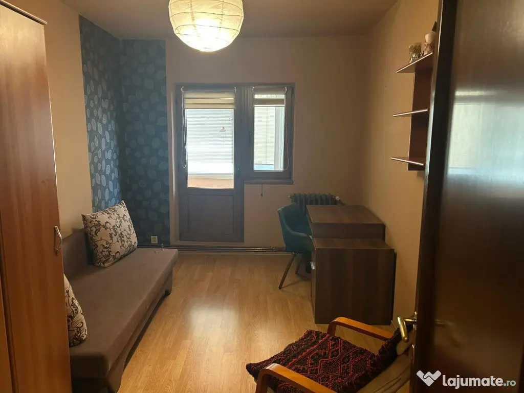 3 camere Gara Bacinshi,etaj intermediar,două băi