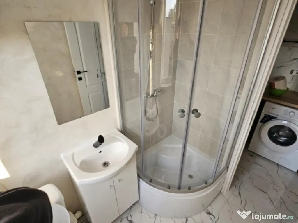 Cameră de cămin cu baie proprie,totul nou