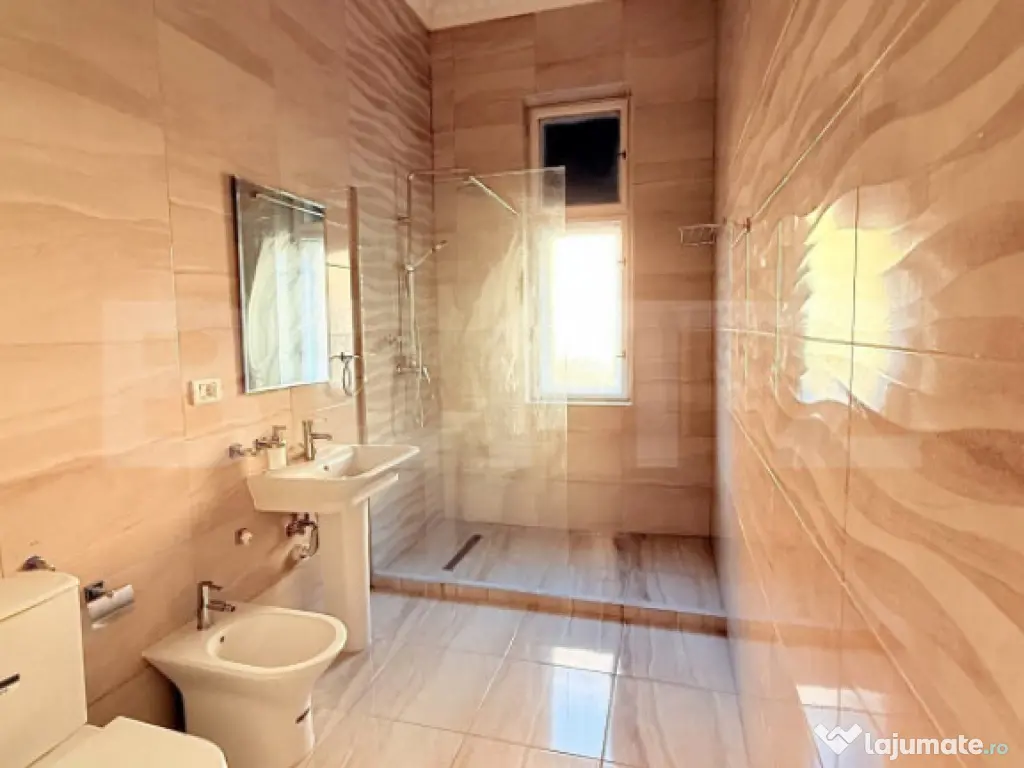 Apartament 3 camere, 86 mp, zona Sinaia