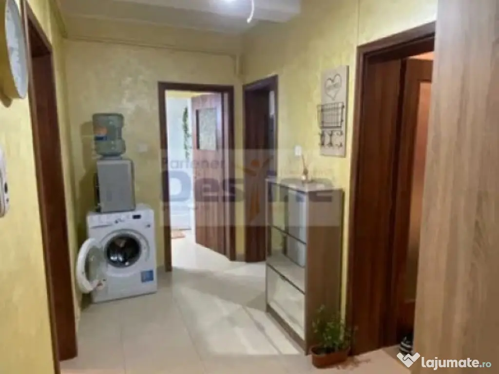 Apartament 2 camere - Decomandat, Etaj 3, Parcare inclusa