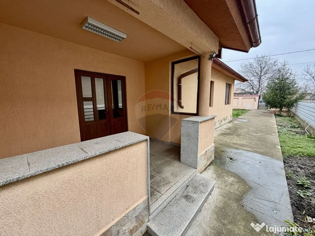 Casă / Vilă cu 4 camere Vanatori