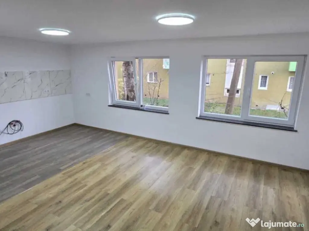 Apartament cu 4 Camere Semidecomandate - Parter Zona George Enescu