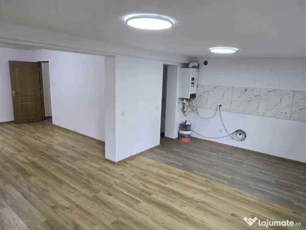 Apartament cu 4 Camere Semidecomandate - Parter Zona George Enescu