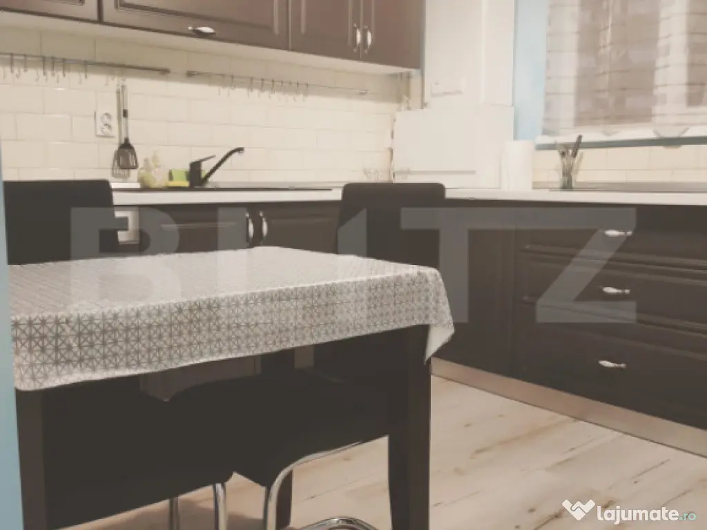 Apartament cu 3 camere, 62 mp, parcare, zona Sesul de Sus