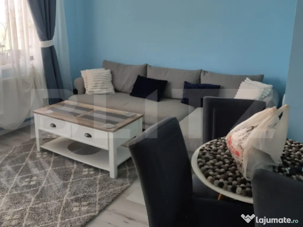 Apartament cu 3 camere, 62 mp, parcare, zona Sesul de Sus