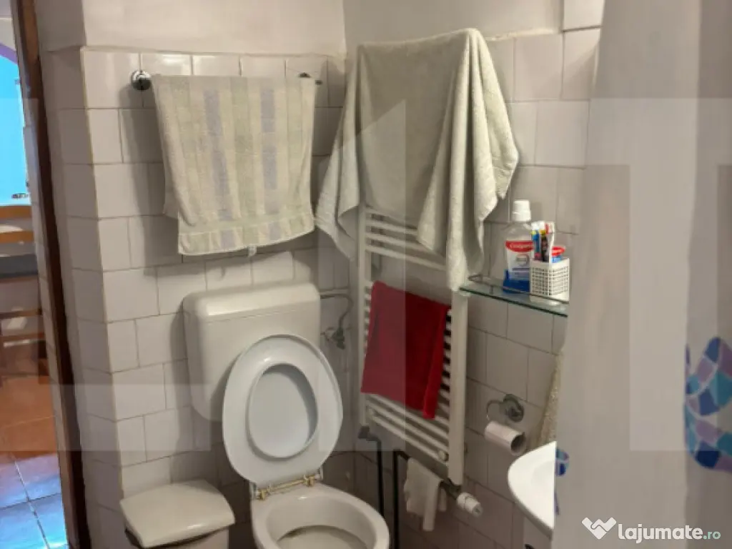 Casa in Iratosu cu teren, apa curentă, centrală termica ,