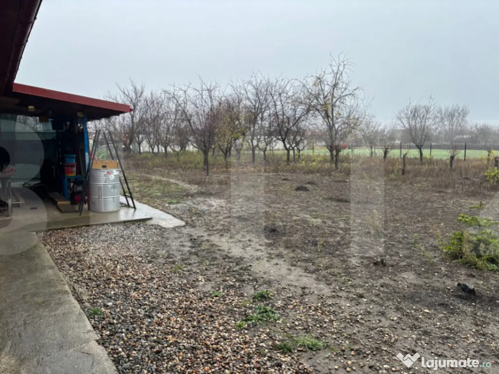 Casa in Iratosu cu teren, apa curentă, centrală termica ,