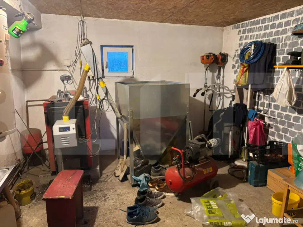 Casa in Iratosu cu teren, apa curentă, centrală termica ,