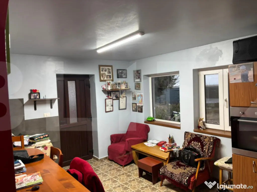 Casa in Iratosu cu teren, apa curentă, centrală termica ,