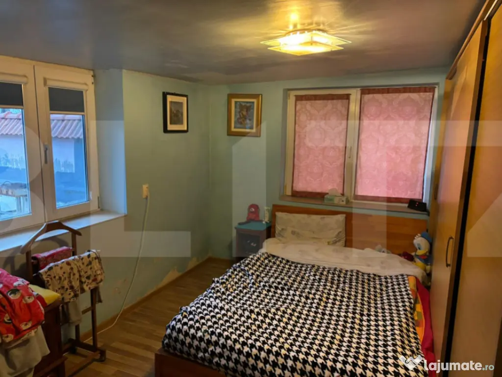 Casa in Iratosu cu teren, apa curentă, centrală termica ,