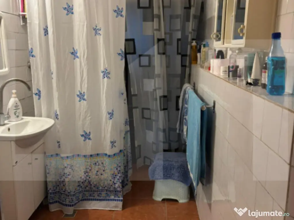 Casa in Iratosu cu teren, apa curentă, centrală termica ,