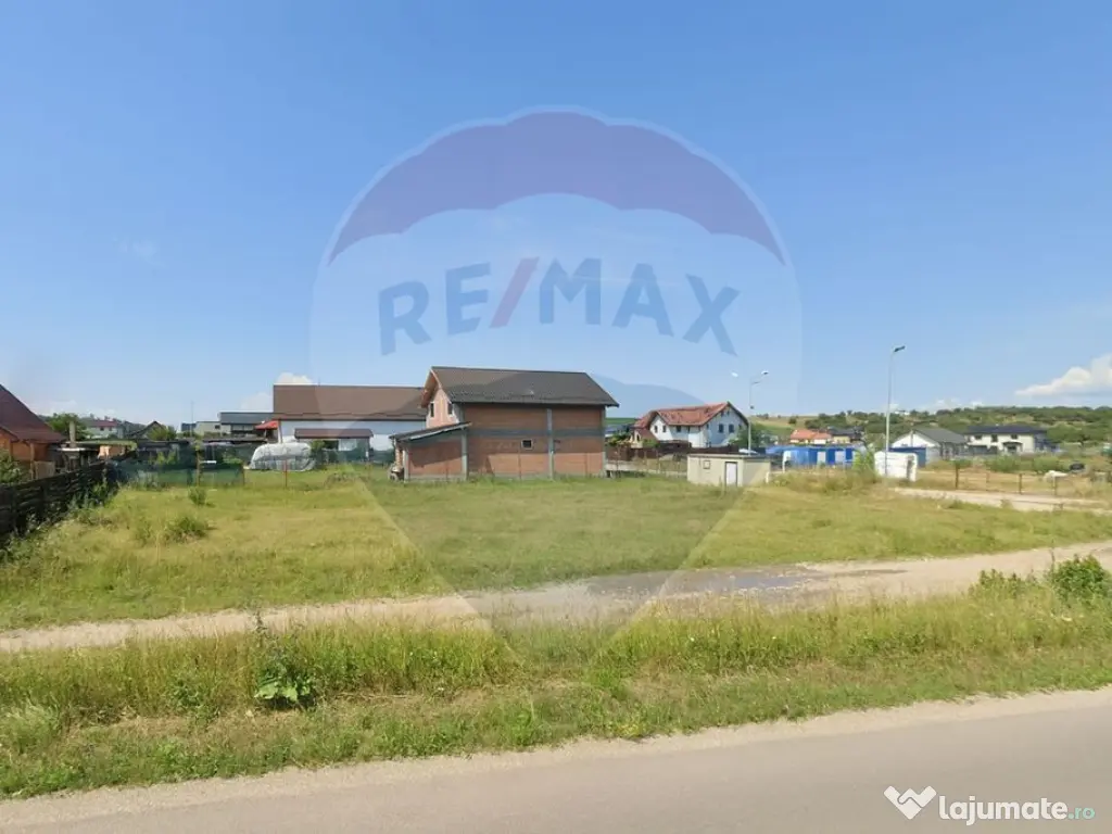 Teren intravilan cu dublu front stradal I Poiana Craitelo... 