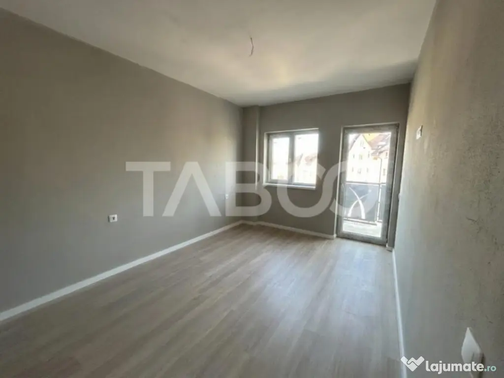 Apartament cu 3 camere 2 bai 2 balcoane si pod in zona Turn 