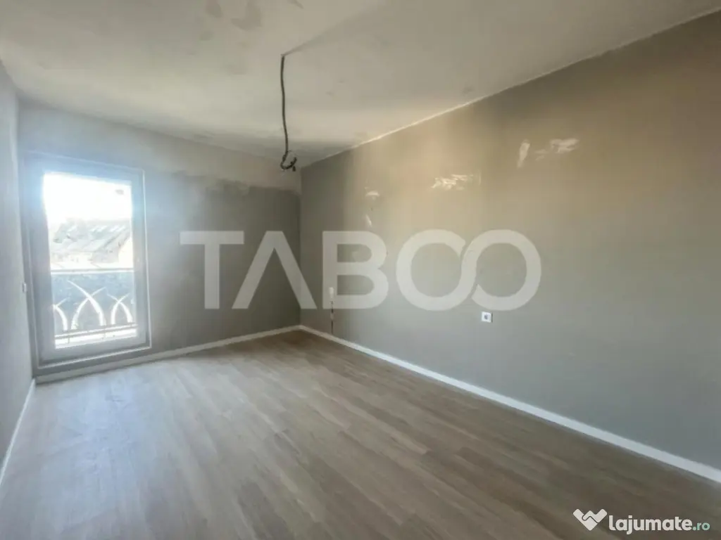 Apartament cu 3 camere 2 bai 2 balcoane si pod in zona Turn 