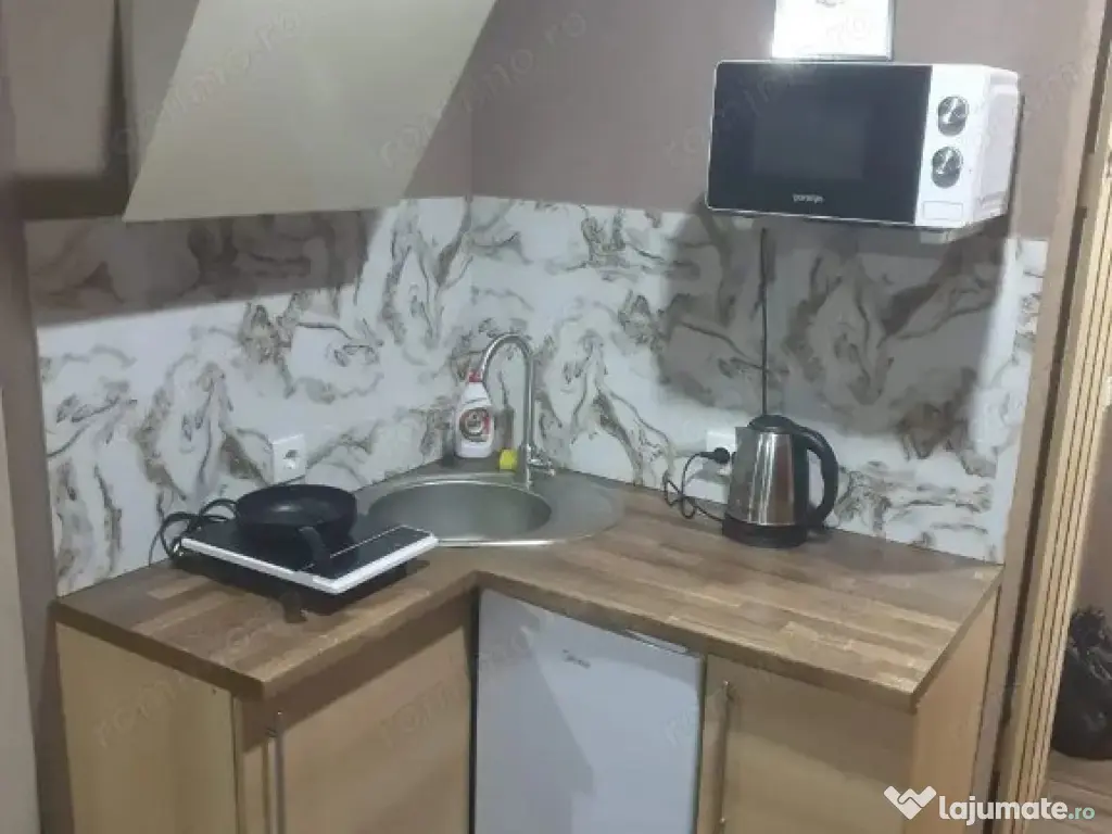 Garsoniera zona Izor