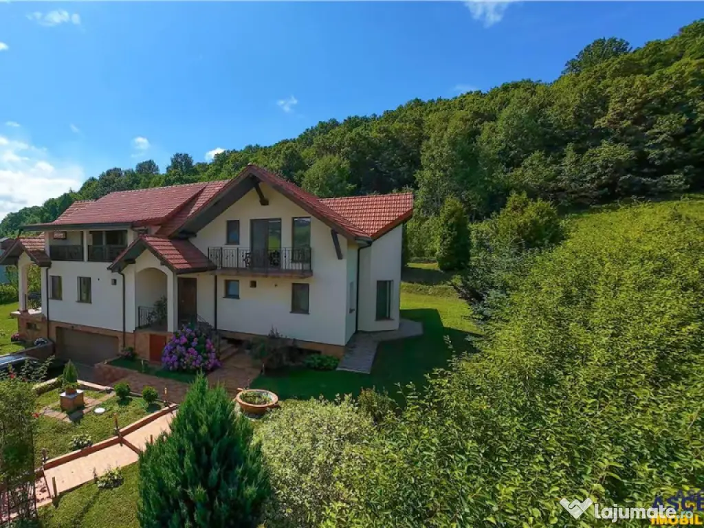 FILM! Ansamblu rafinat, mediu natural de elita, la 5 km de C