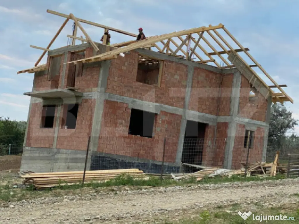 Casă individuală 4 camere, 120 mp utili, zona Bucium