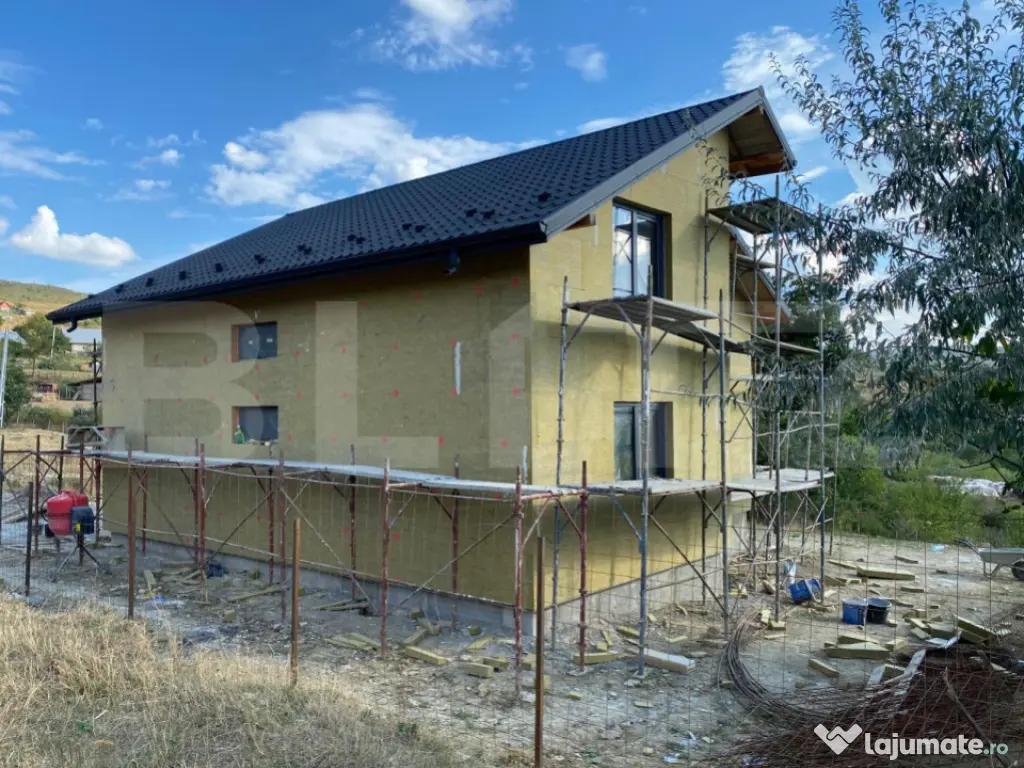 Casă individuală 4 camere, 120 mp utili, zona Bucium