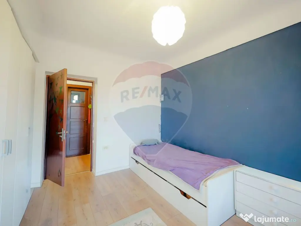 De vânzare apartament cu 2 camere, parter, parcare inclu...