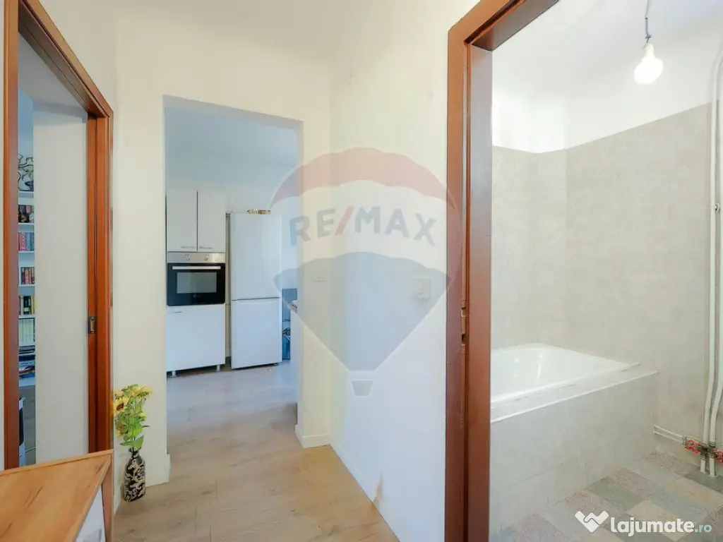De vânzare apartament cu 2 camere, parter, parcare inclu...