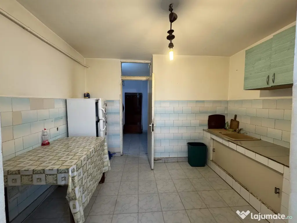 3 cam, 74 mp. decomandat, fara imbunatatiri, et.4, acoperis, Cuza Voda 