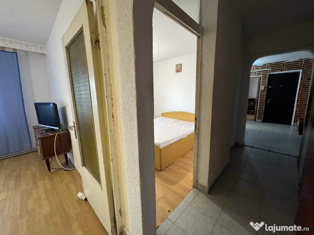 3 cam, 74 mp. decomandat, fara imbunatatiri, et.4, acoperis, Cuza Voda 