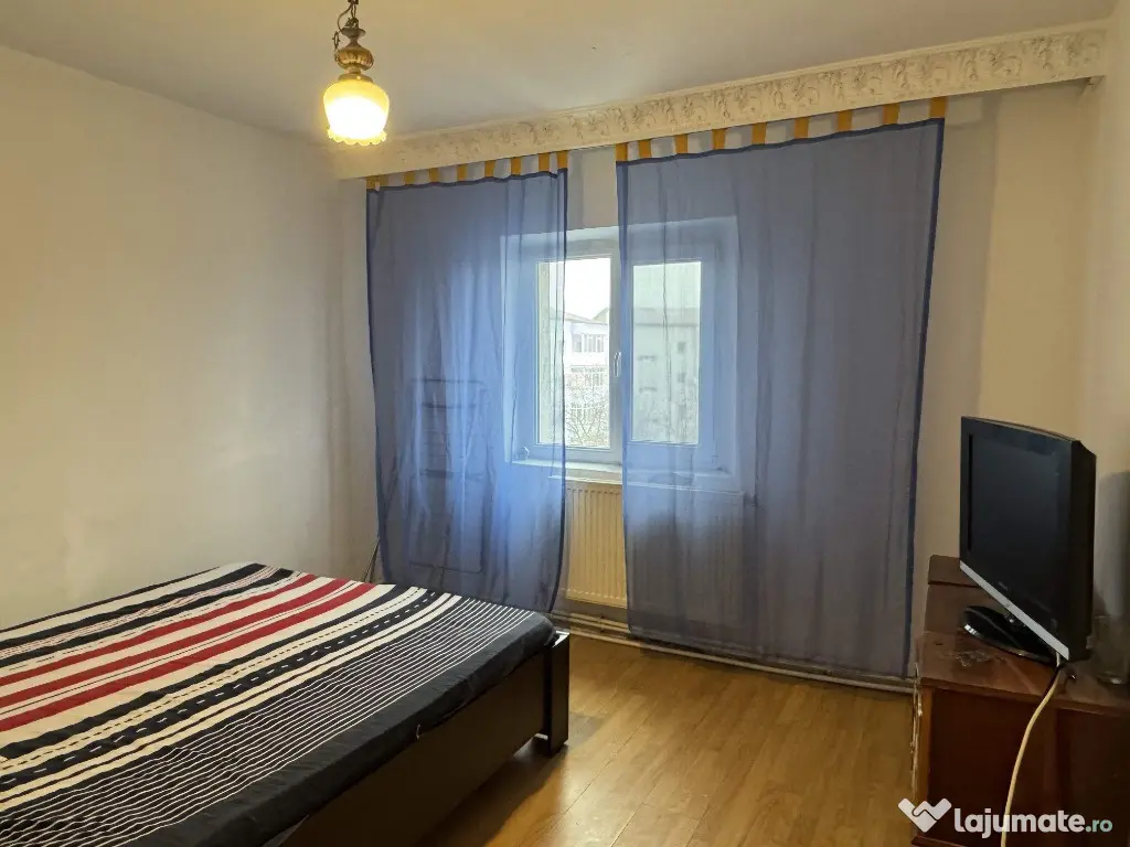 3 cam, 74 mp. decomandat, fara imbunatatiri, et.4, acoperis, Cuza Voda 