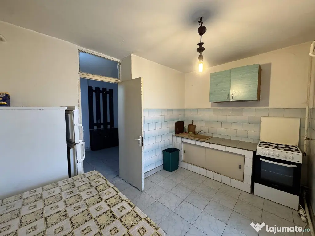 3 cam, 74 mp. decomandat, fara imbunatatiri, et.4, acoperis, Cuza Voda 